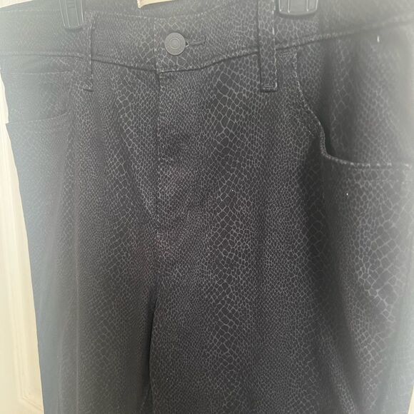 Levi's Women's 720 Black High Rise Super Skinny Jeans, snake animal print. - Picture 5 of 5